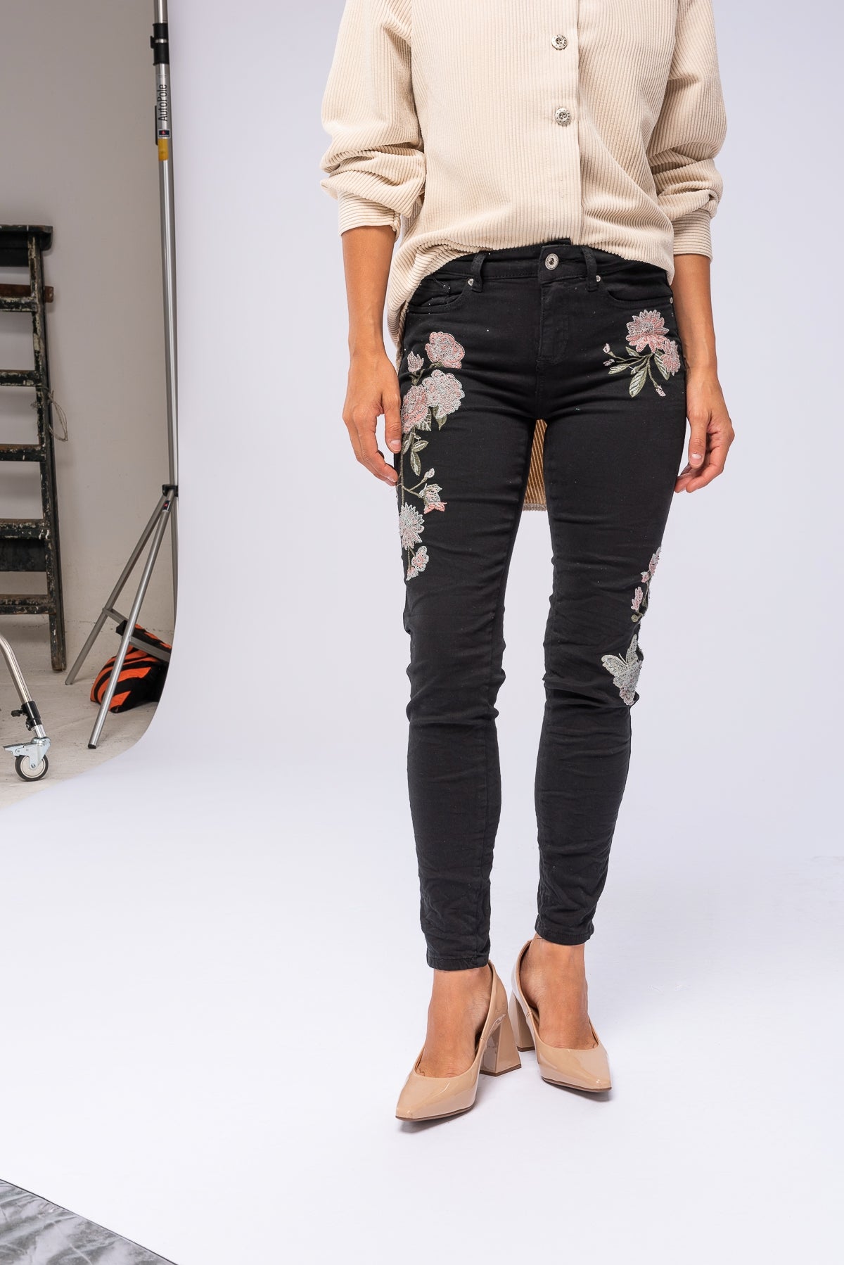 Jeans Bordado Negro | Jeans | Viviana Méndez - Jeans Bordado Negro - Viviana Méndez