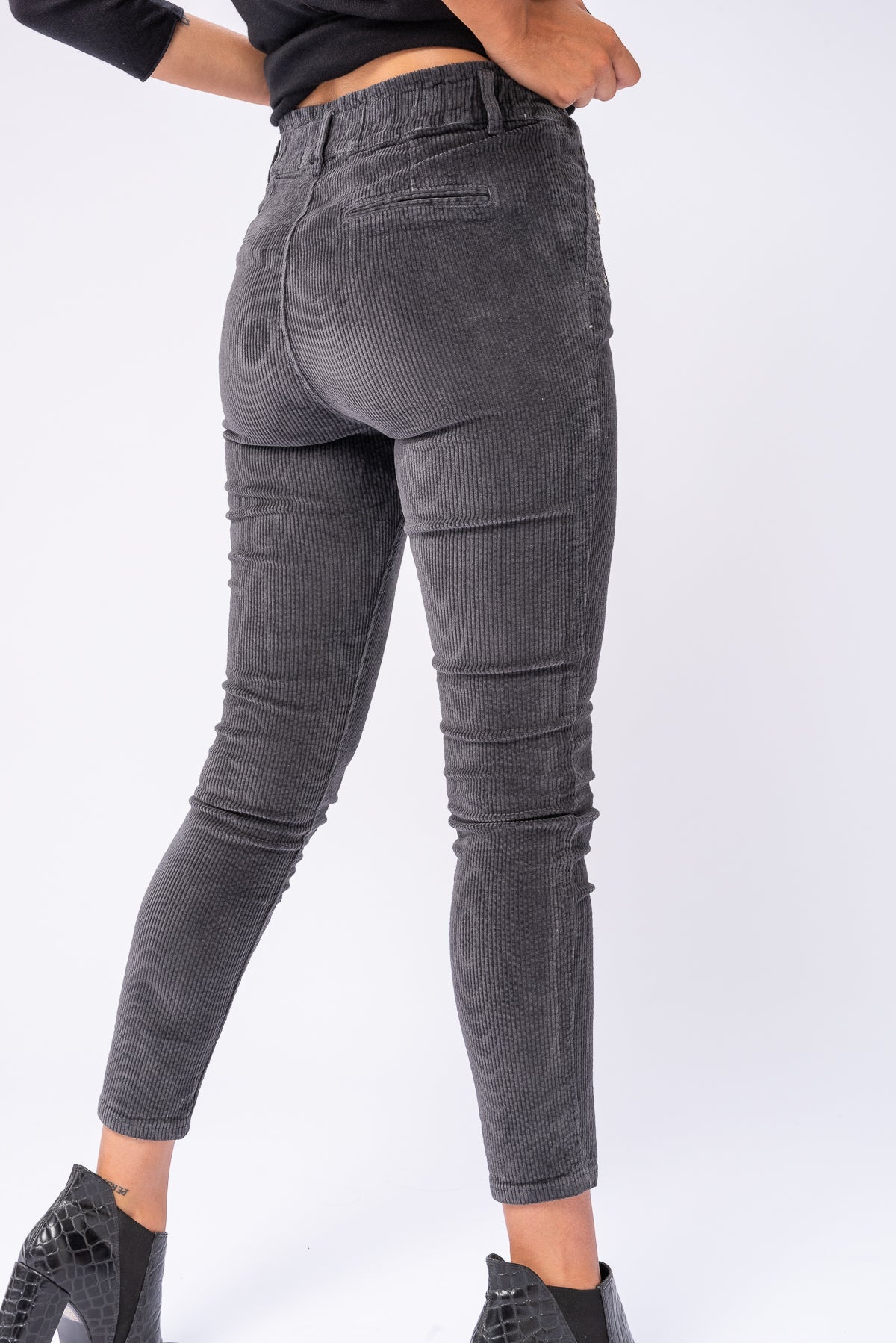 Viviana Méndez - Pantalón de Pana Gris - Pantalones