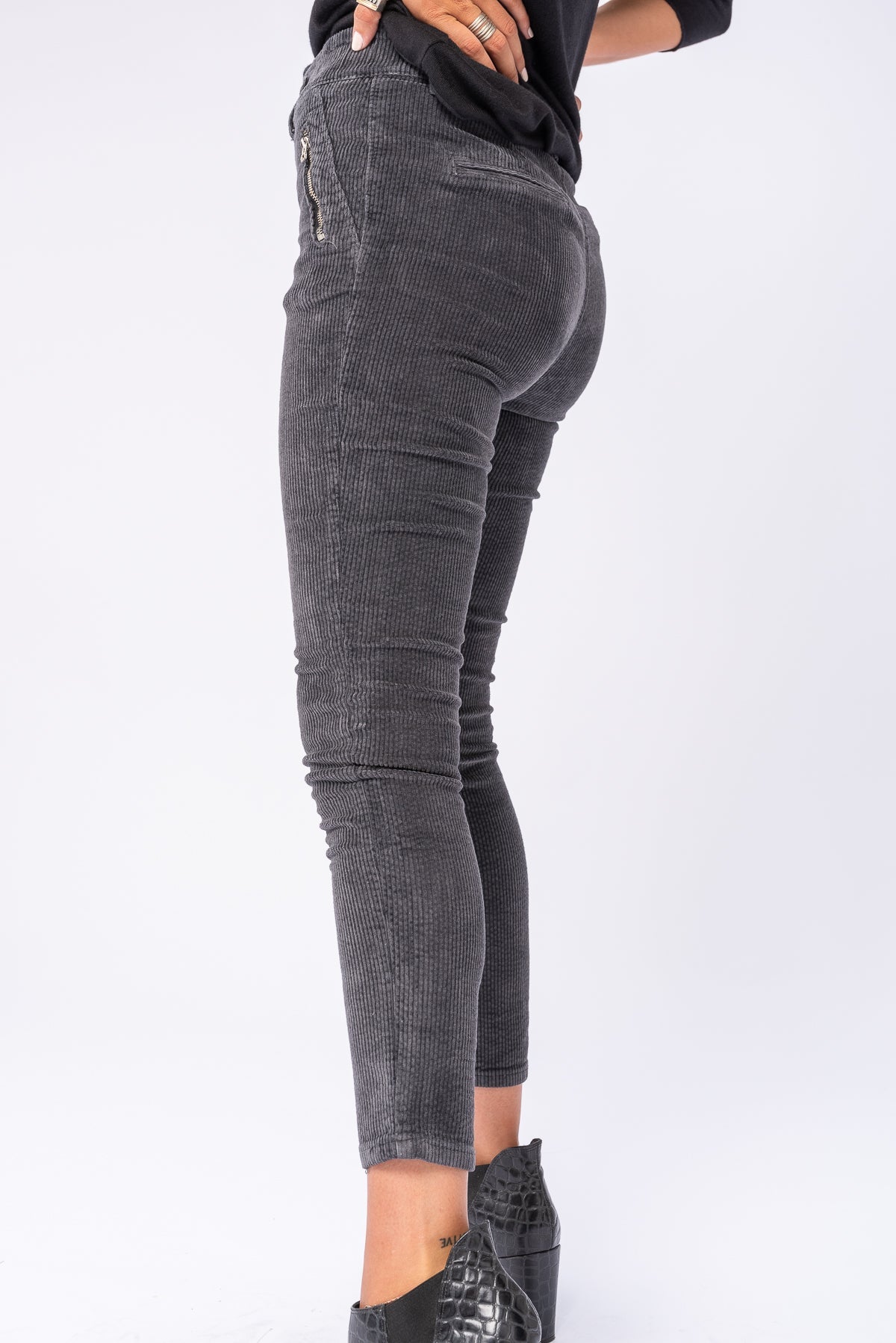 Viviana Méndez - Pantalón de Pana Gris - Pantalones