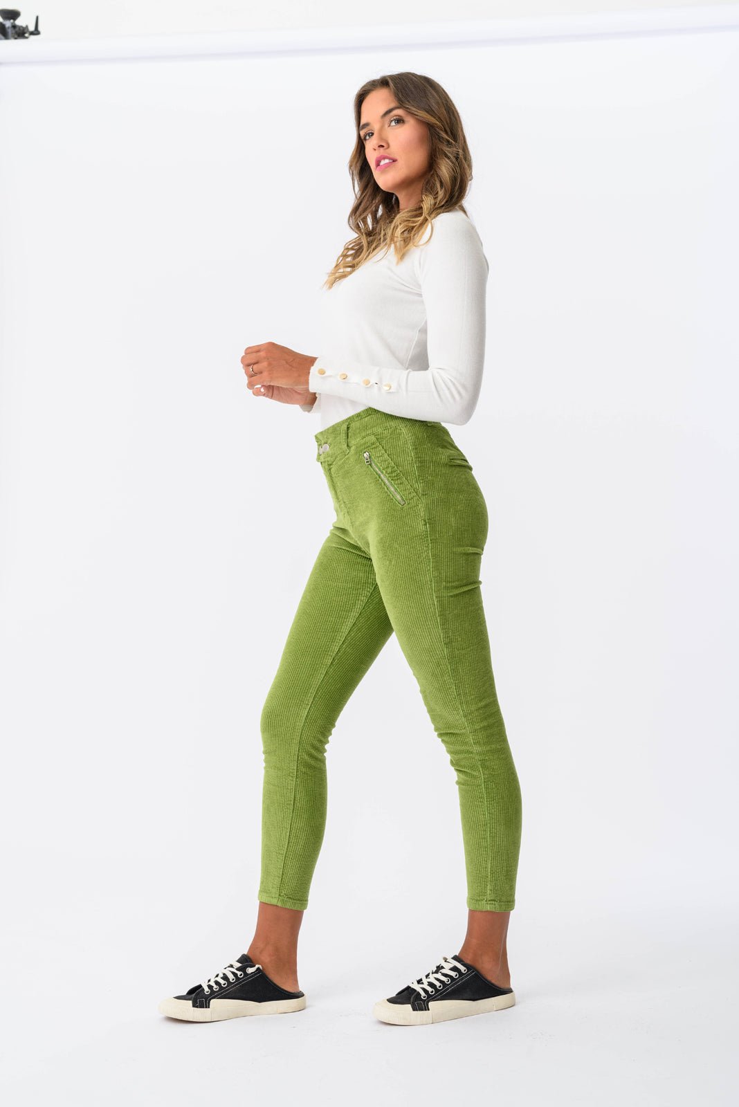 Viviana Méndez - Pantalón de Pana Verde Lima - Pantalones