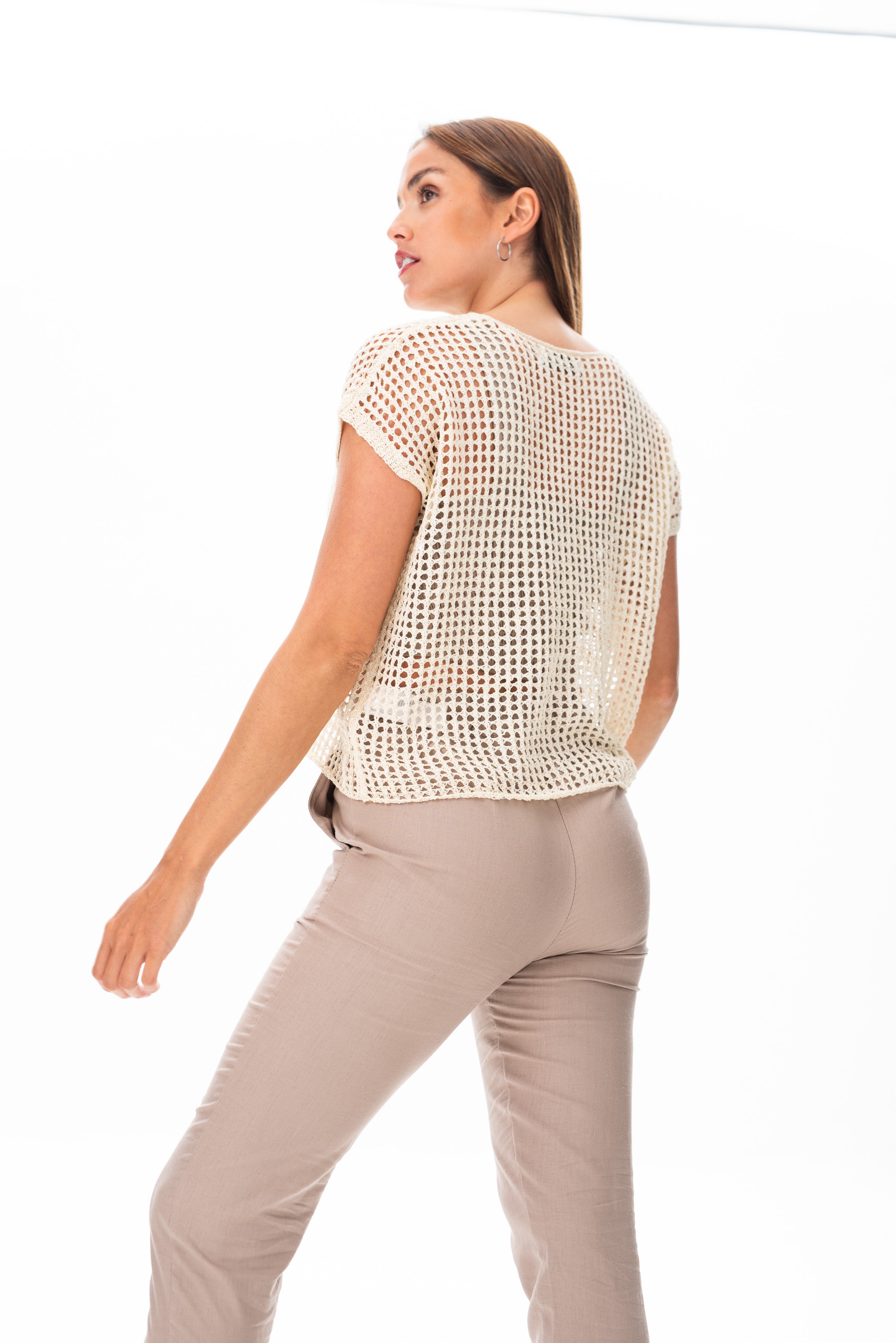 Detalle del material suave del Buzo Arena Beige