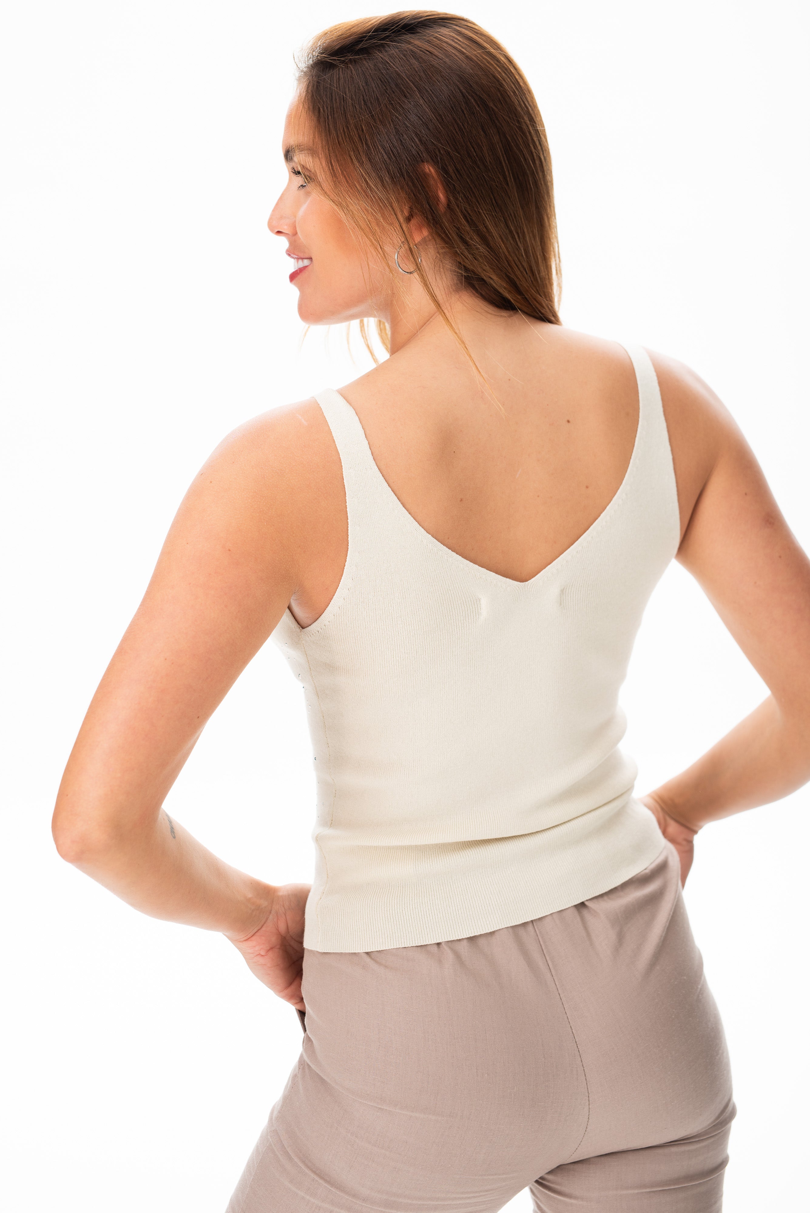 Detalle frontal de la Musculosa Luna Beige