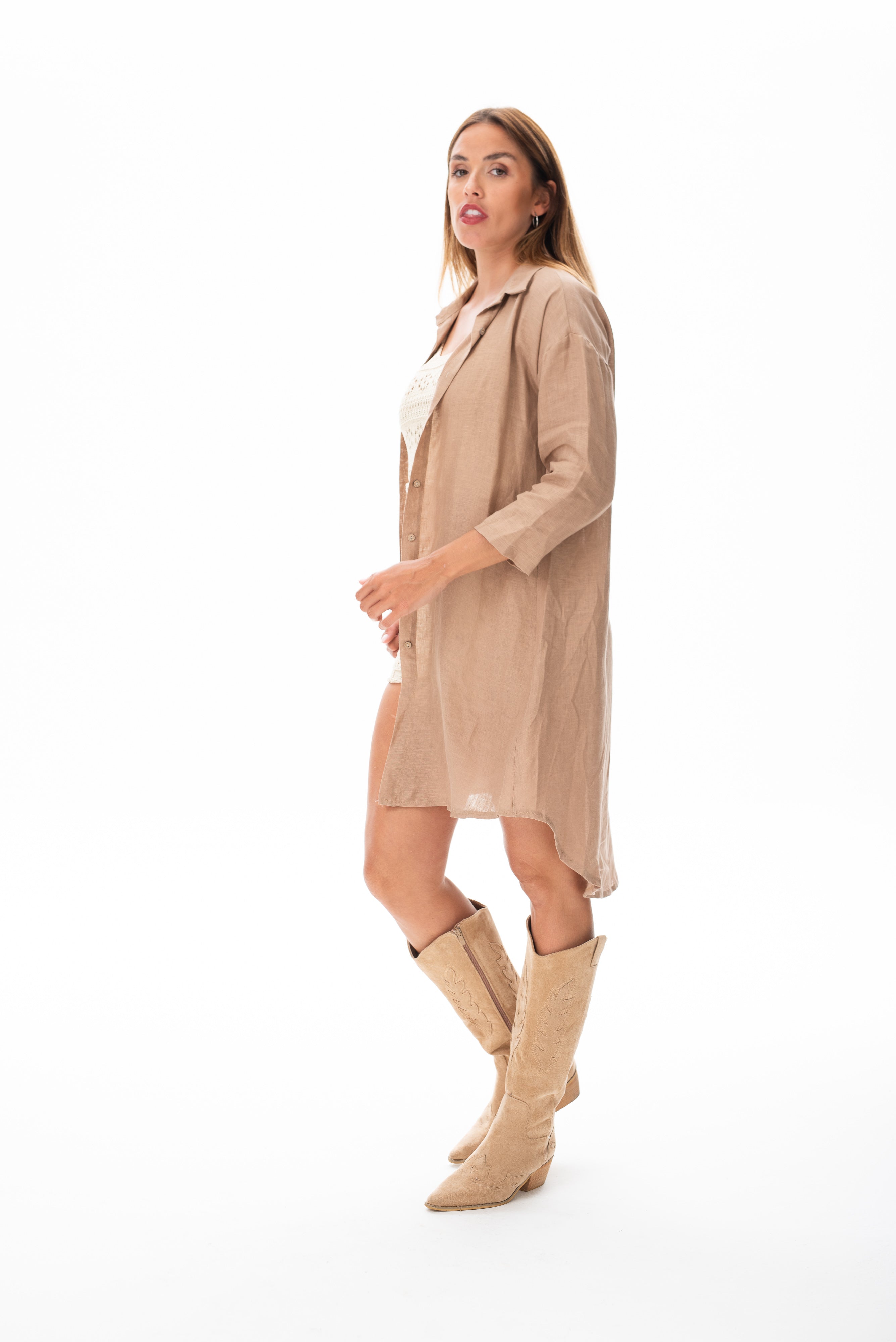 Camisola Lucila Camel en pose frontal