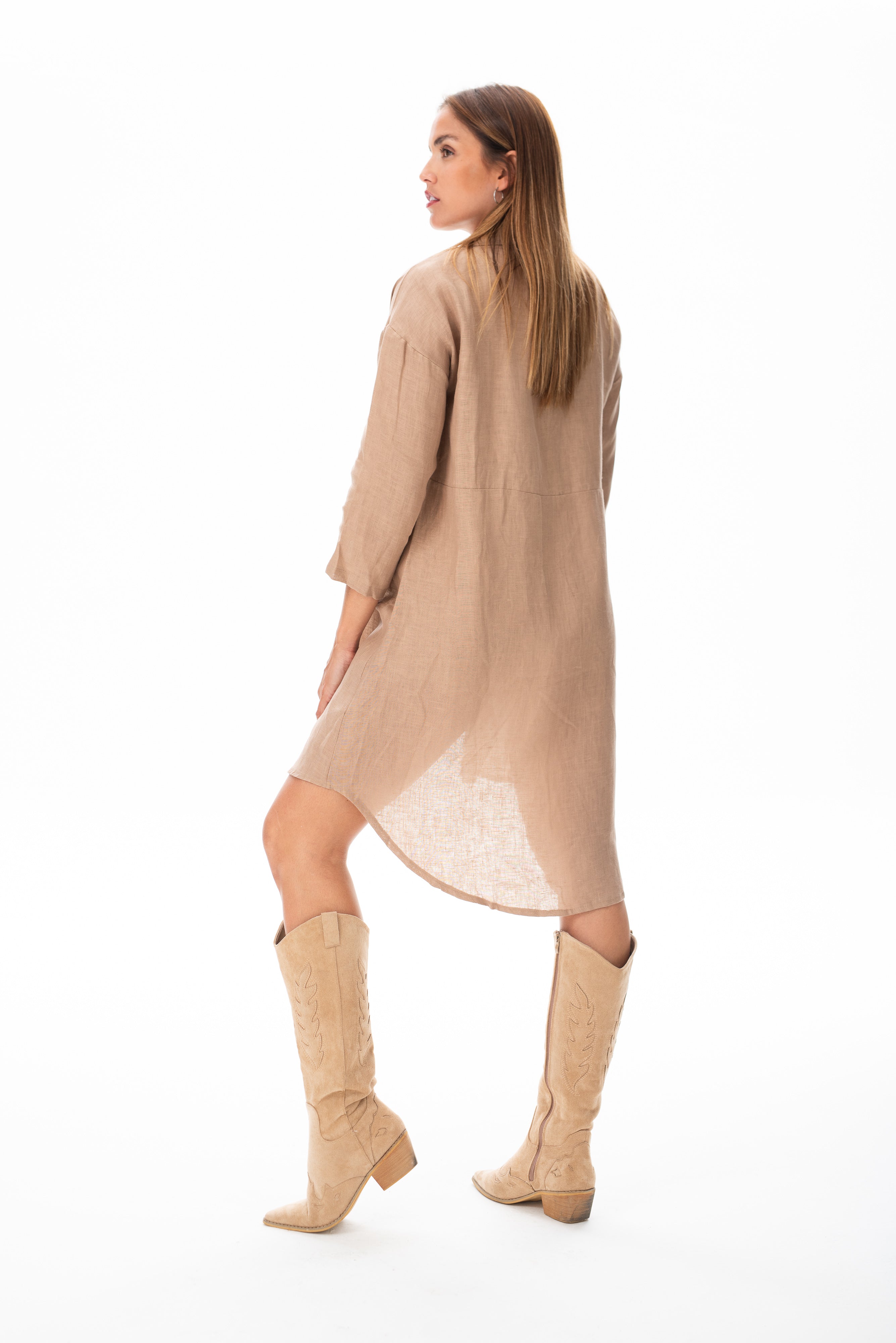 Camisola Lucila Camel detalle de botones