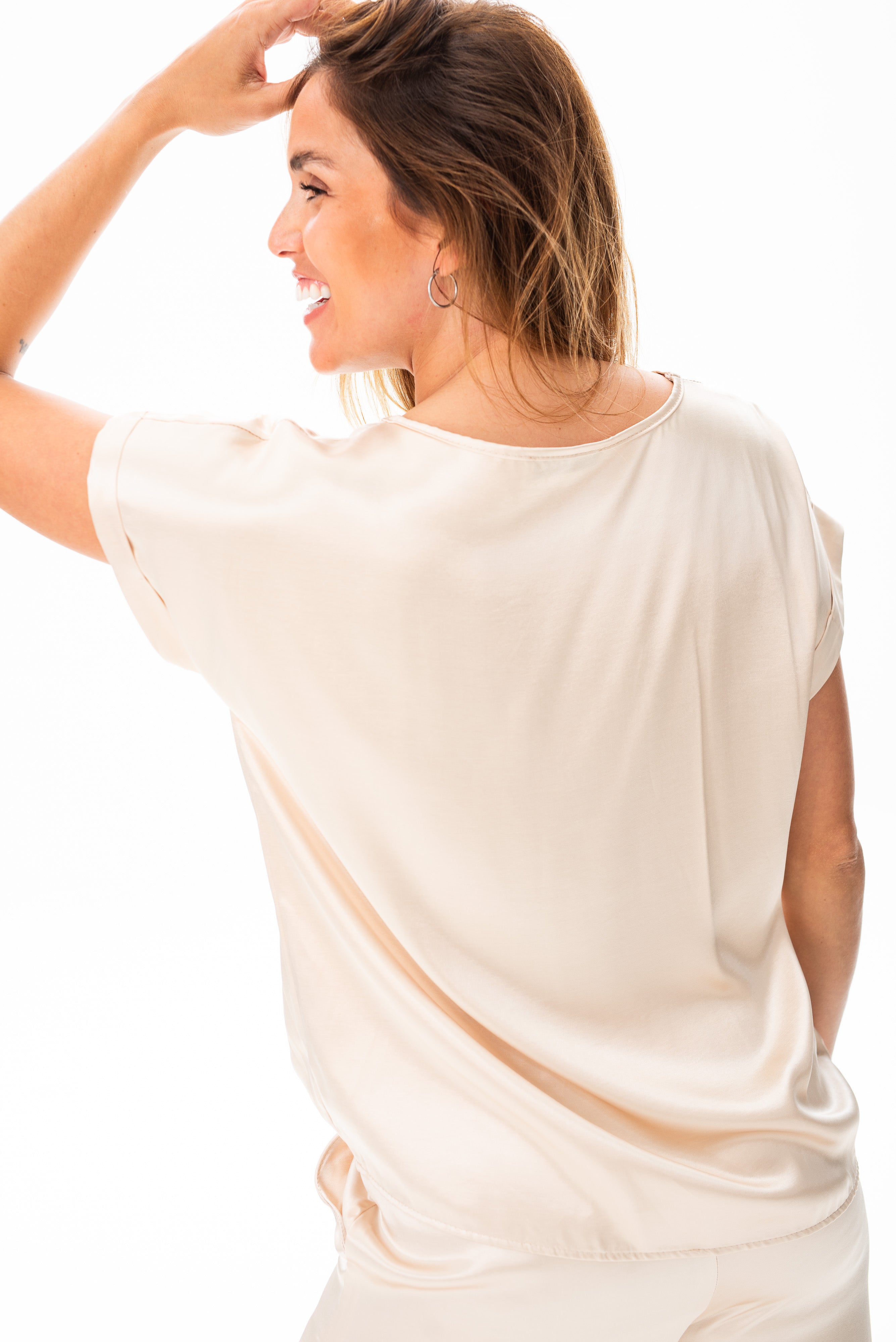 Blusa Flama Beige con detalle de escote