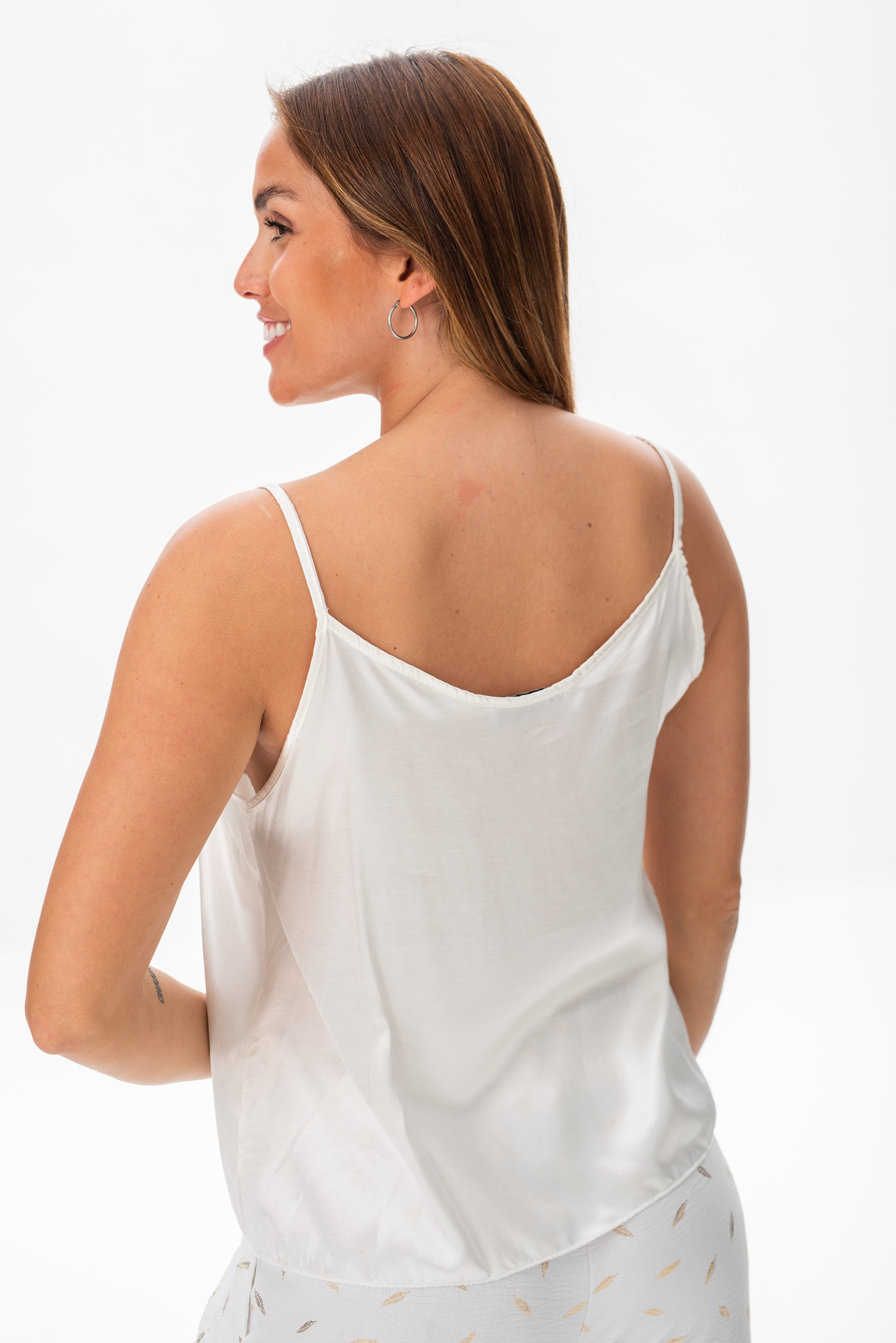 Musculosa Lencera Blanca - Detalle de escote
