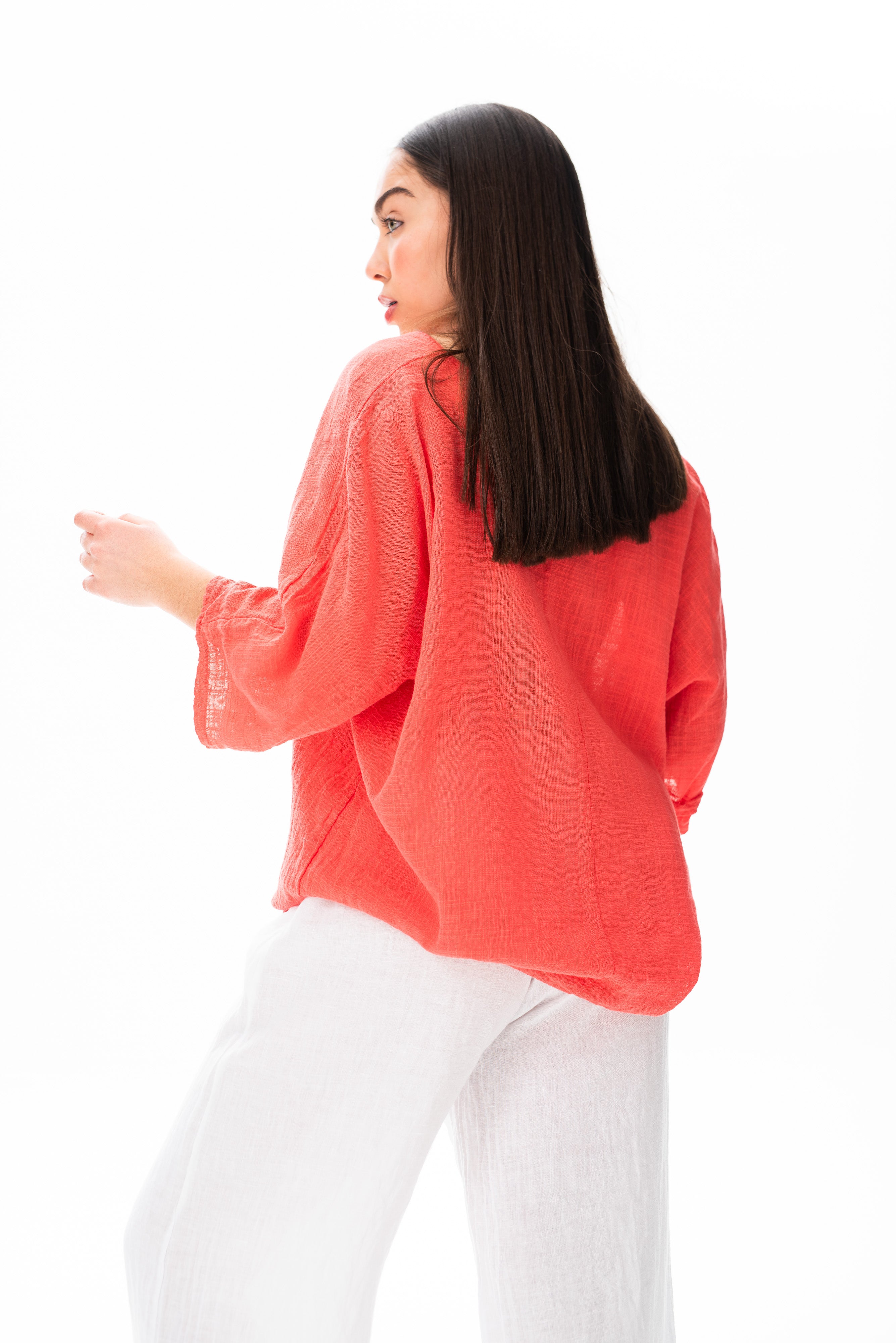 Vista trasera de la Blusa Básica Coral