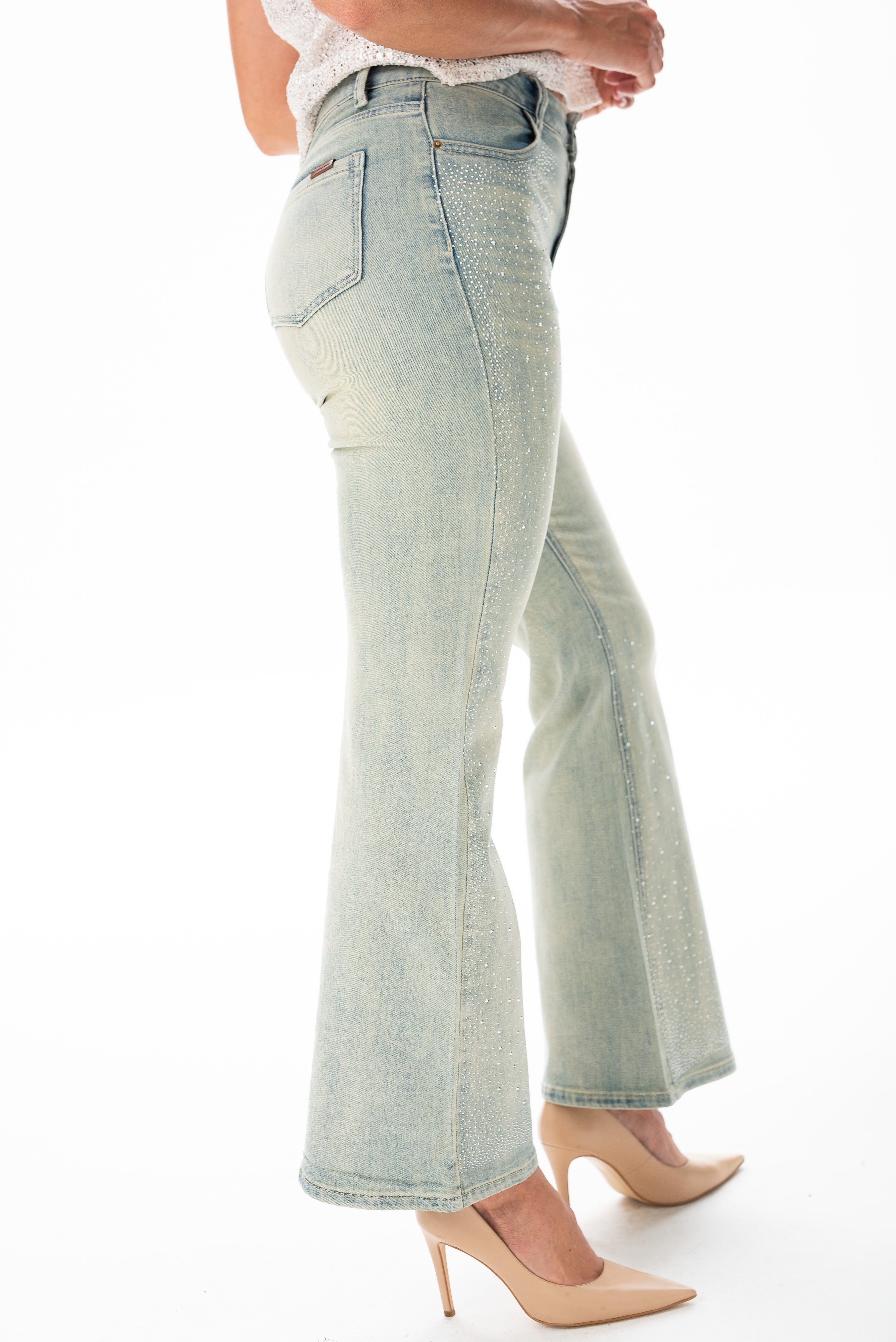 Jeans Brillo combinados con blusa de seda