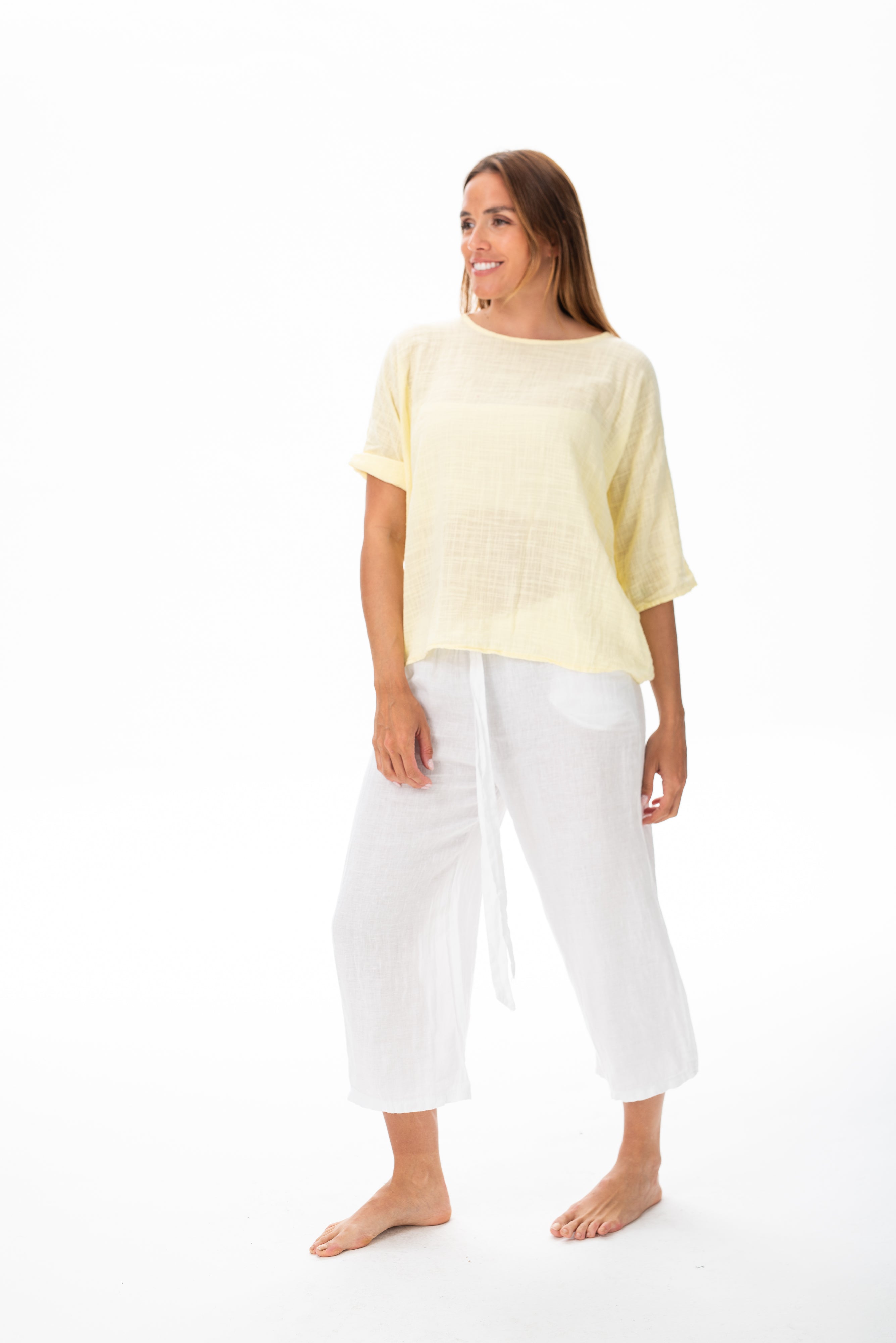 Blusa Básica Manteca combinada con jeans