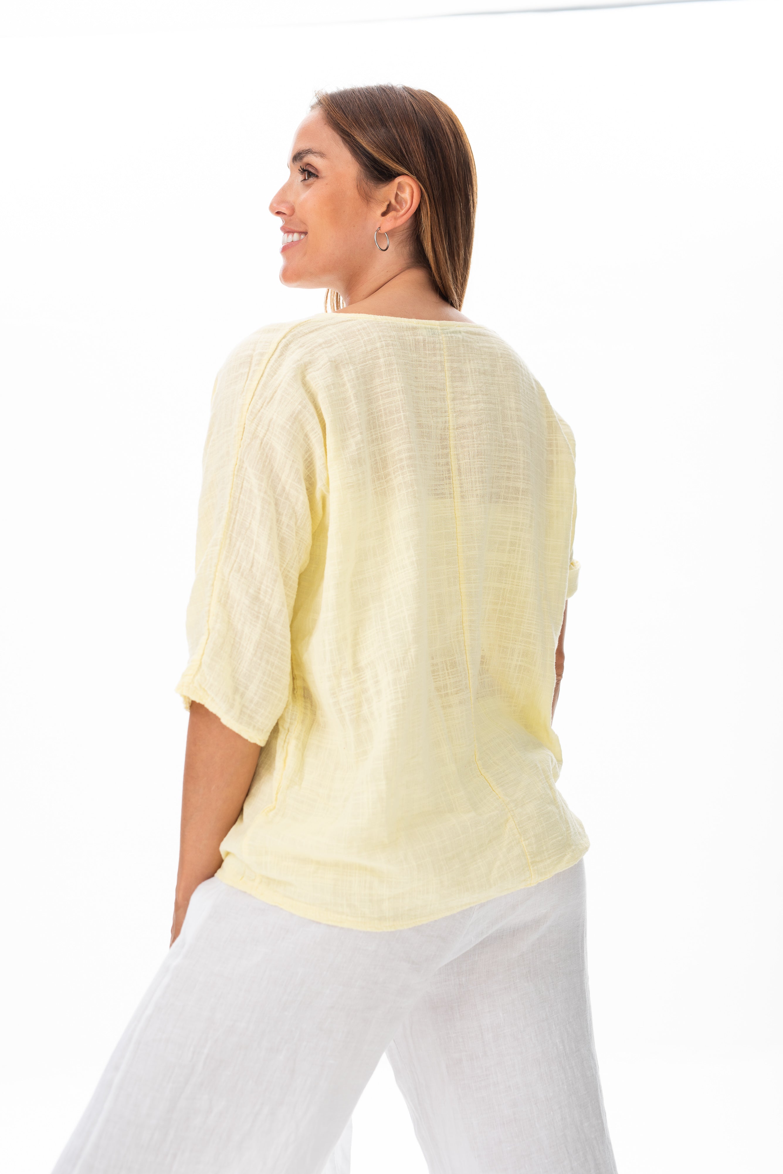 Detalle de la Blusa Básica Manteca