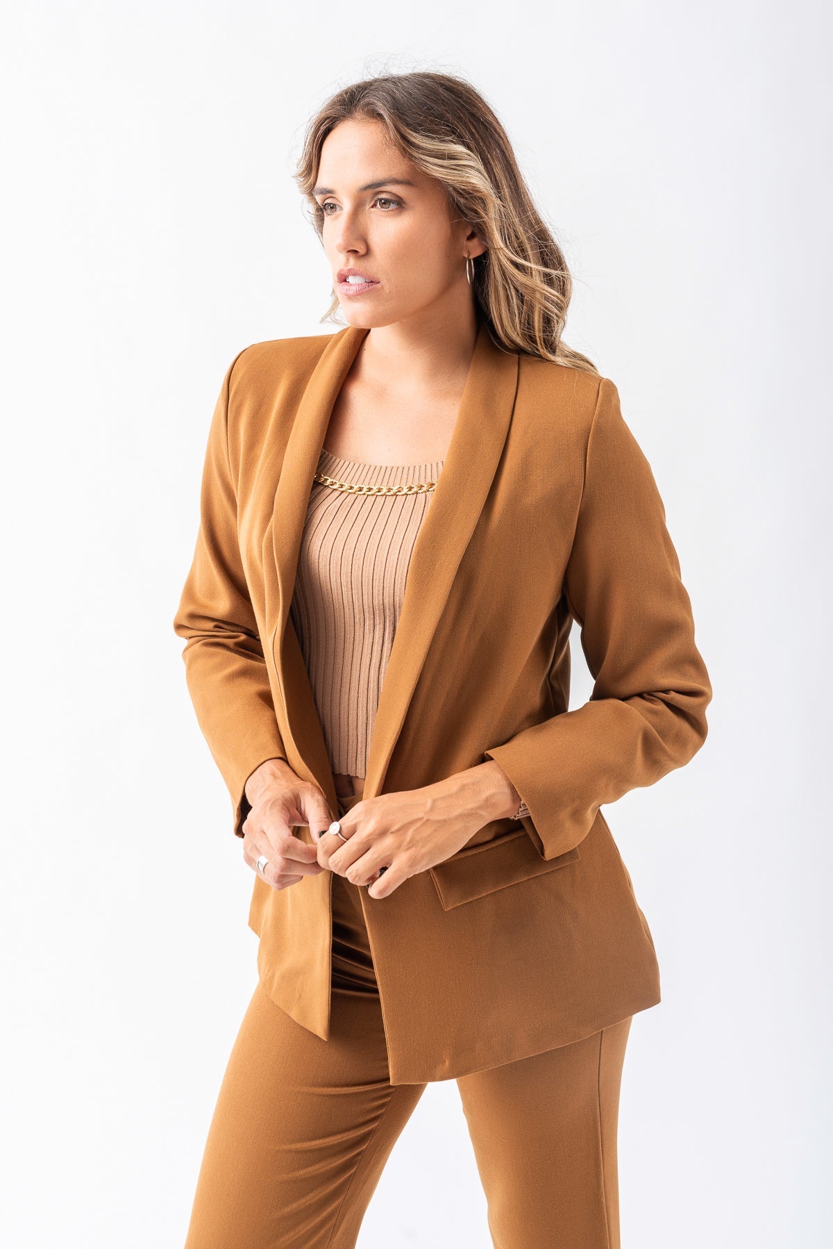 Blazer Sastrero Camel - Viviana Méndez