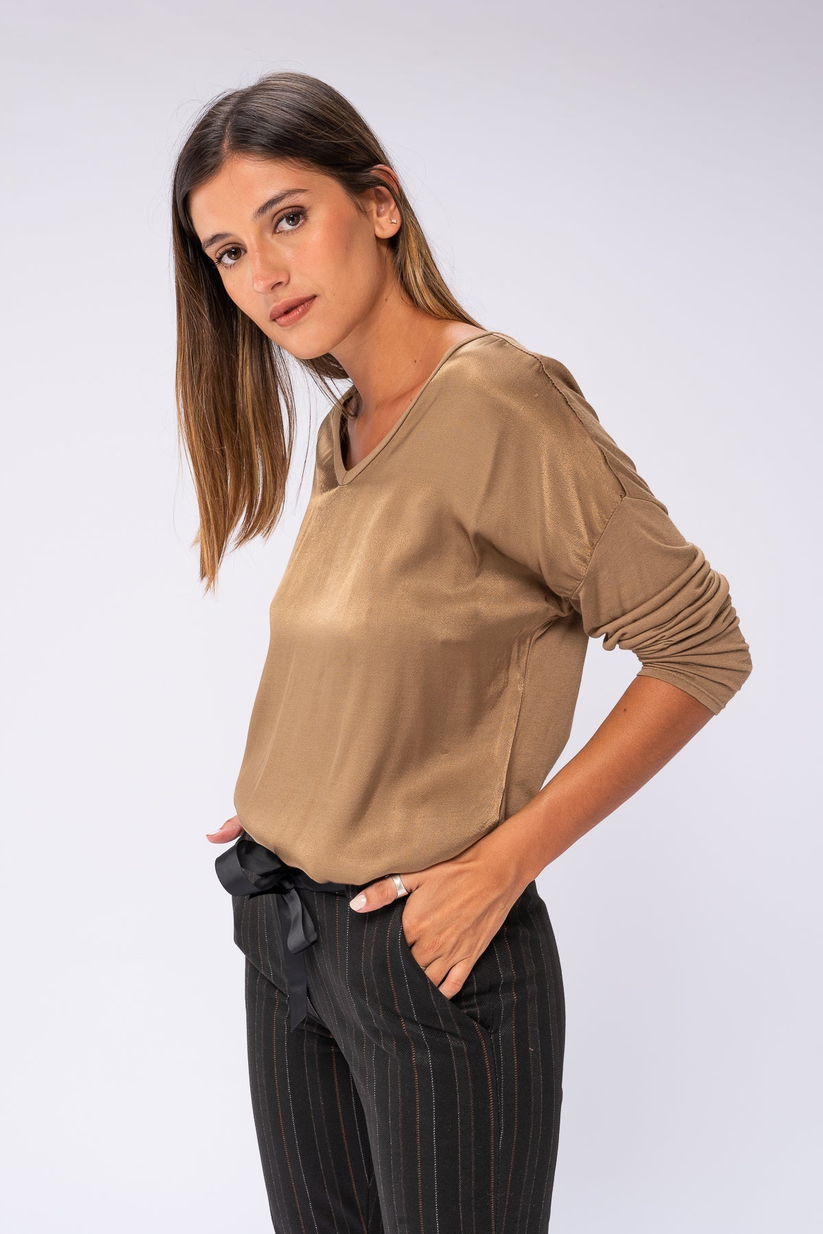 Blusa Básica Rita Camel - Viviana Méndez