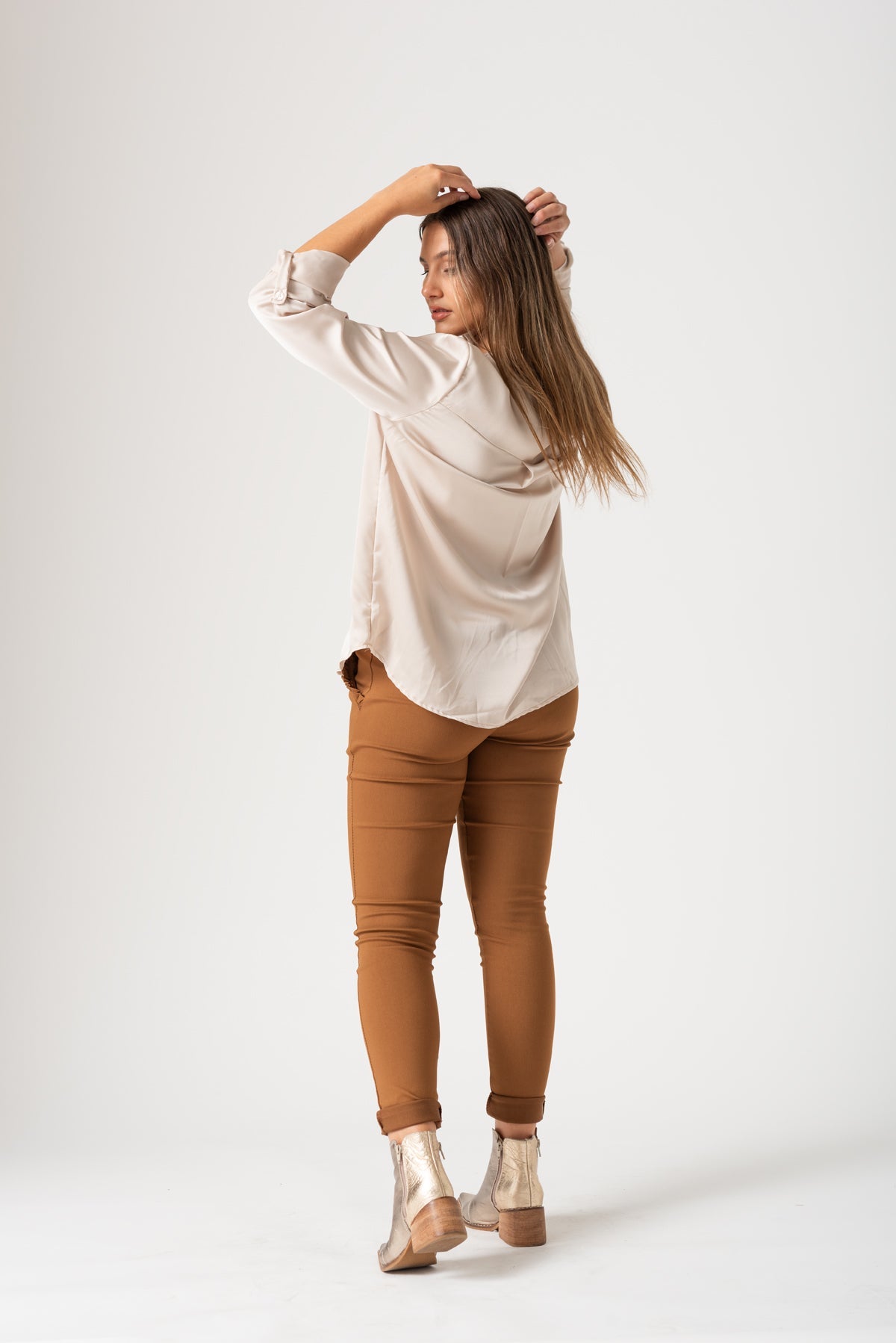 Blusa Satiné Poli Beige - Viviana Méndez