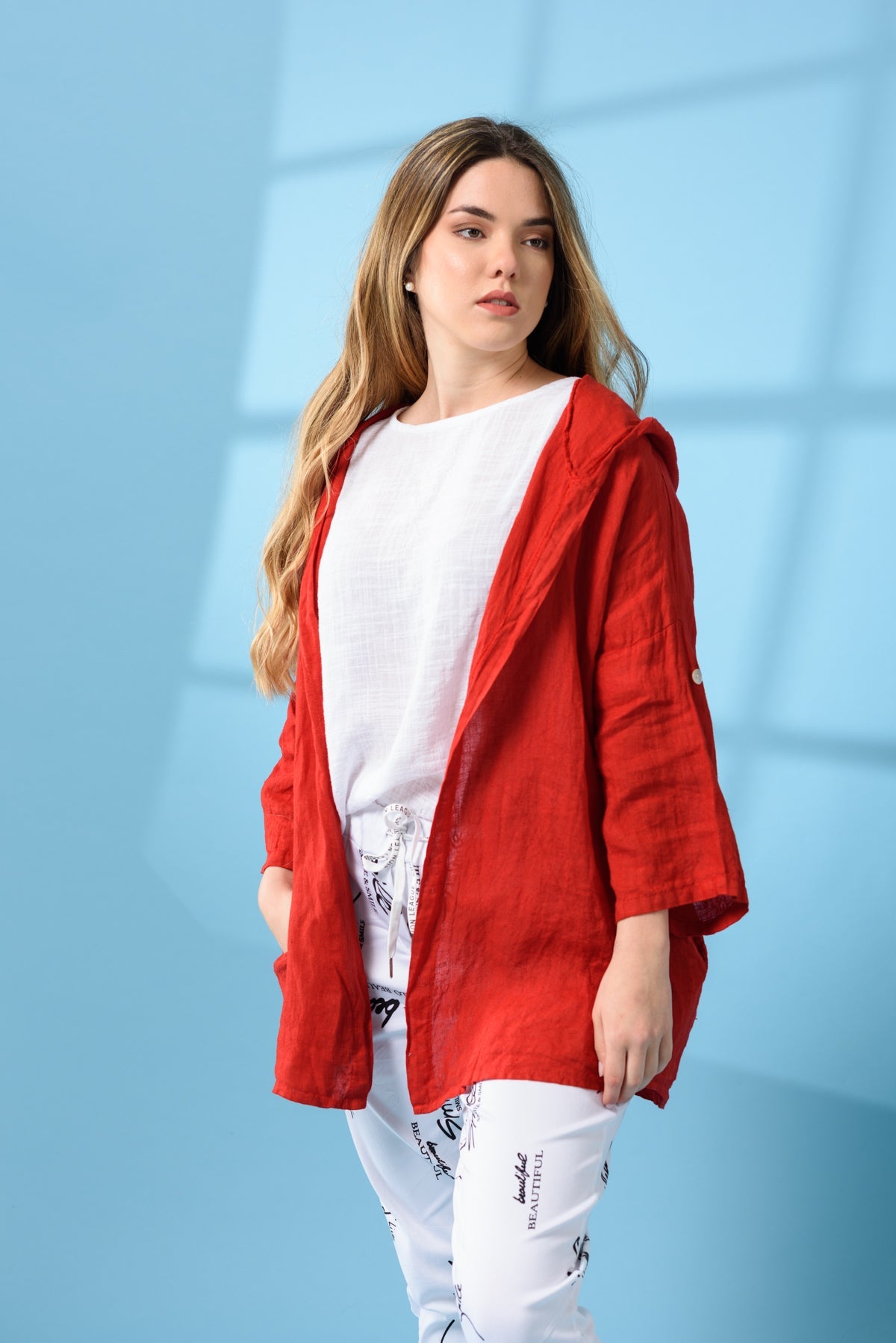 Campera de Lino con Capucha Roja - Viviana Méndez