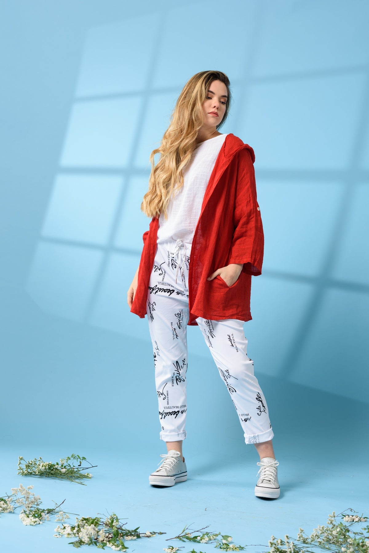 Campera de Lino con Capucha Roja - Estilo casual y moderno