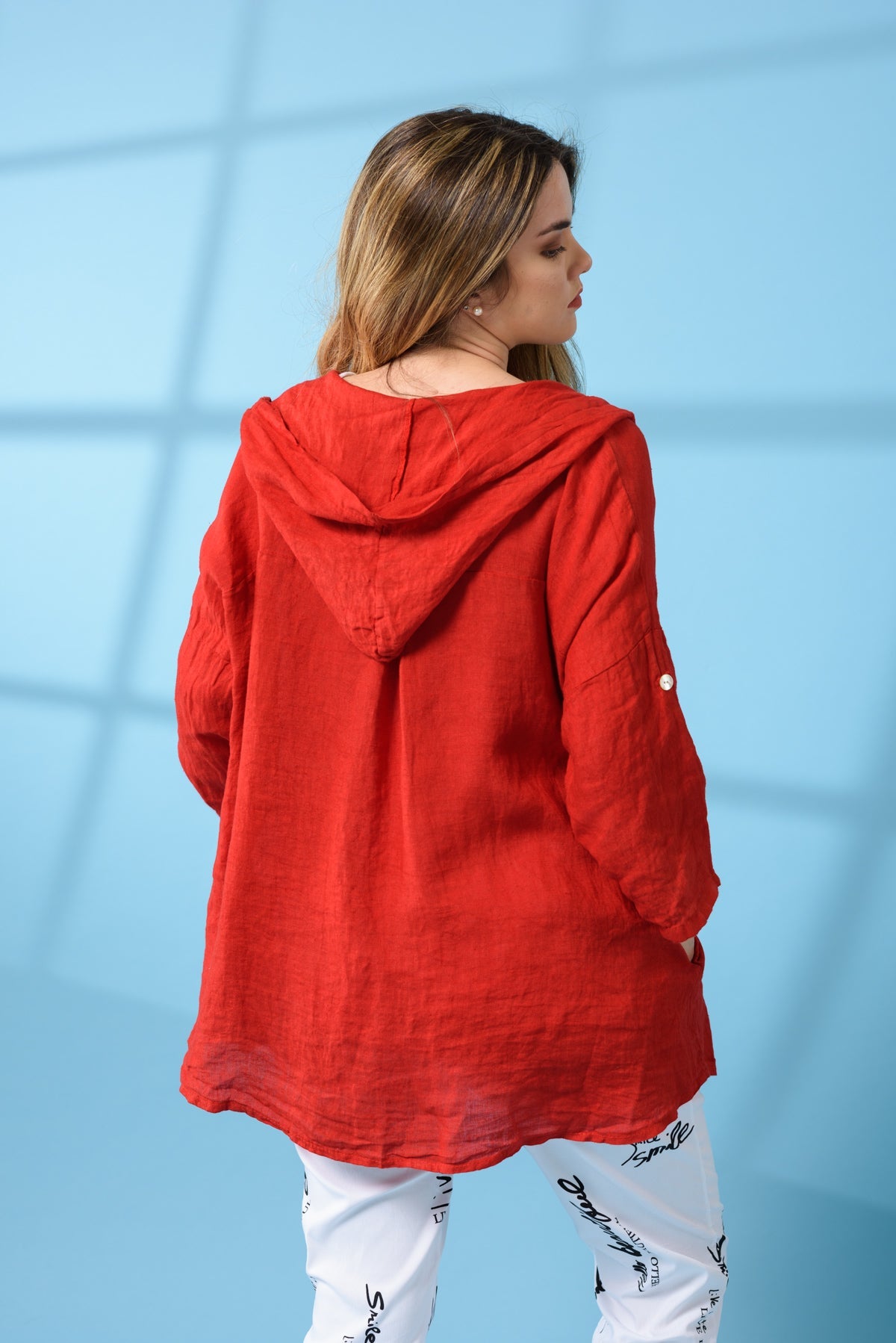 Campera de Lino con Capucha Roja - Viviana Méndez