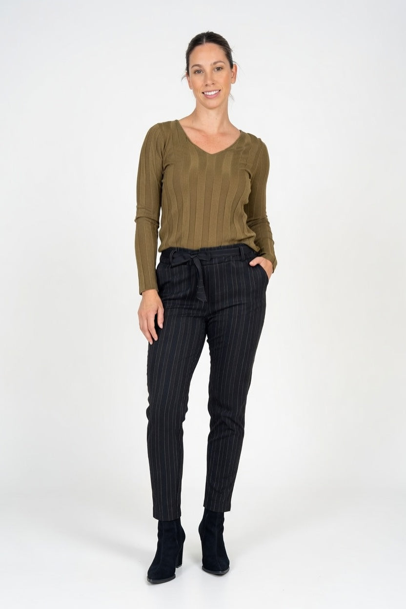Pantalón Aline Cint Elast Negro (Rayas) - Frente