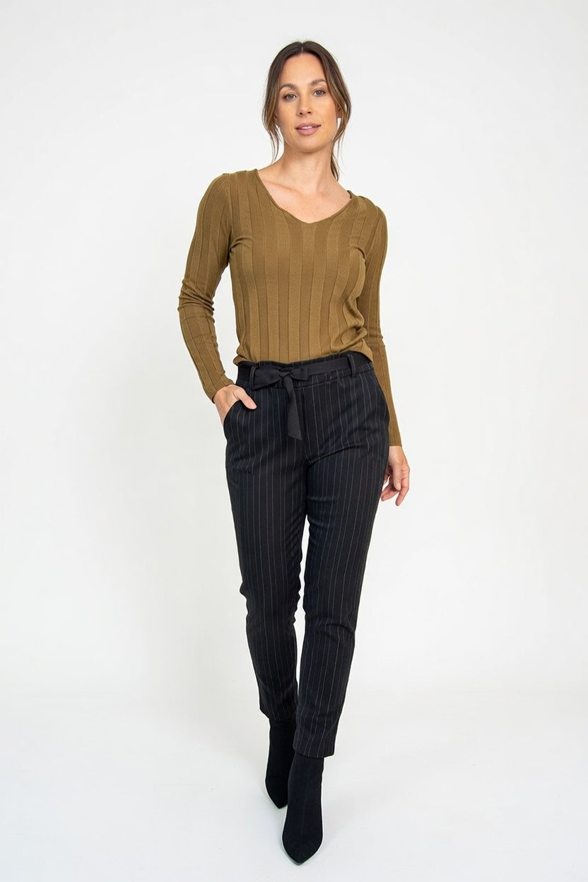 Pantalón Aline Cint Elast Negro (Rayas) - Frente