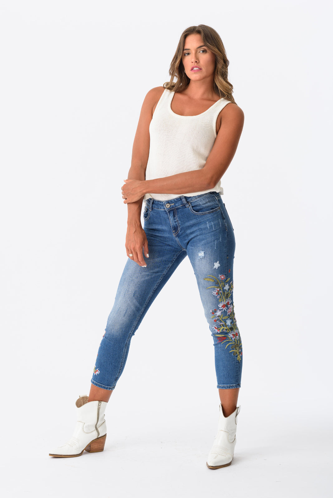 Jeans Bordado de Viviana Méndez con diseño elegante